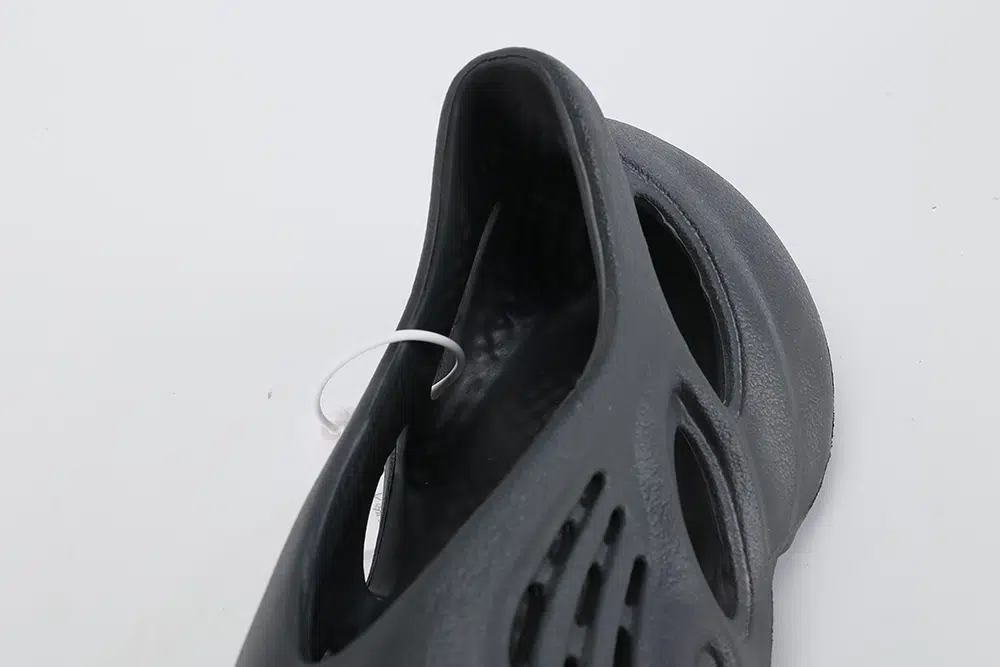Yeezy Foam Runner Onyx Reps-01