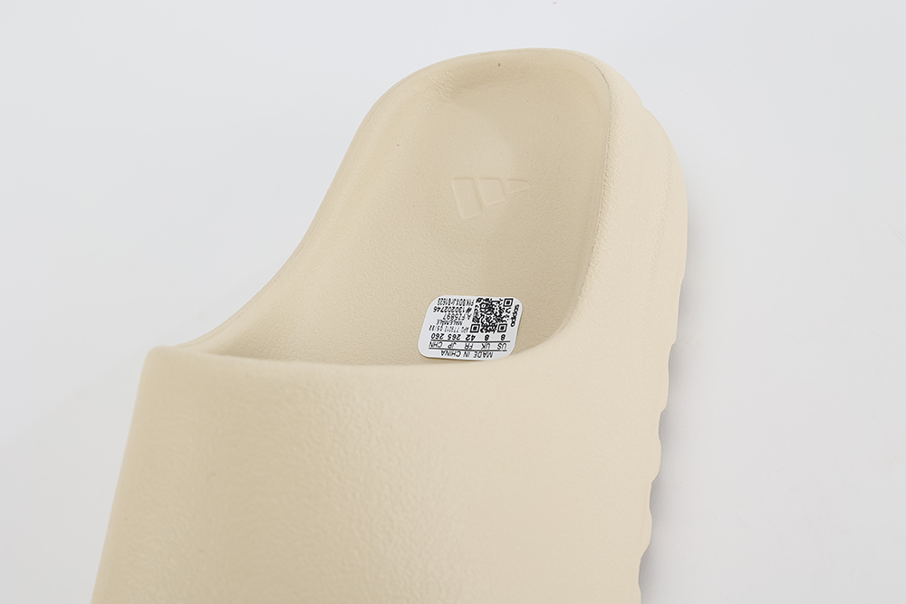 Yeezy Slides Bone Reps-01