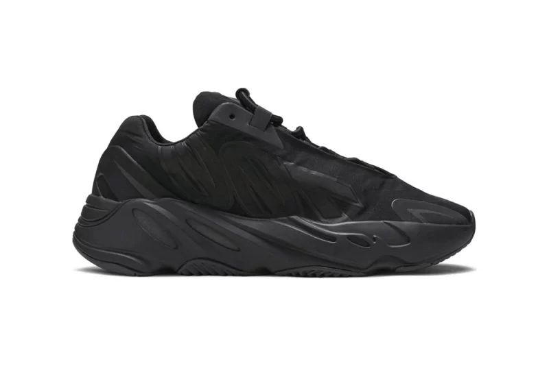 Yeezy Boost 700 MNVN Triple Black Reps