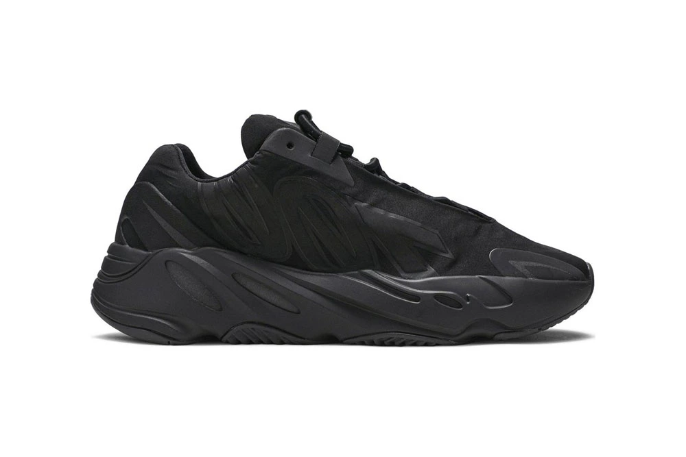 Yeezy Boost 700 MNVN Triple Black Reps