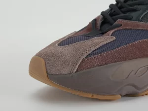 yeezy-boost-700-mauve-replica-3.webp
