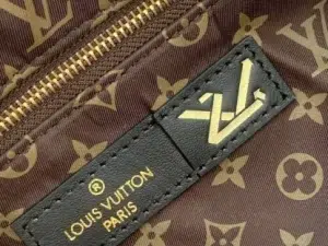 21B819FC-C218-8D21-A542-227EF6223B87